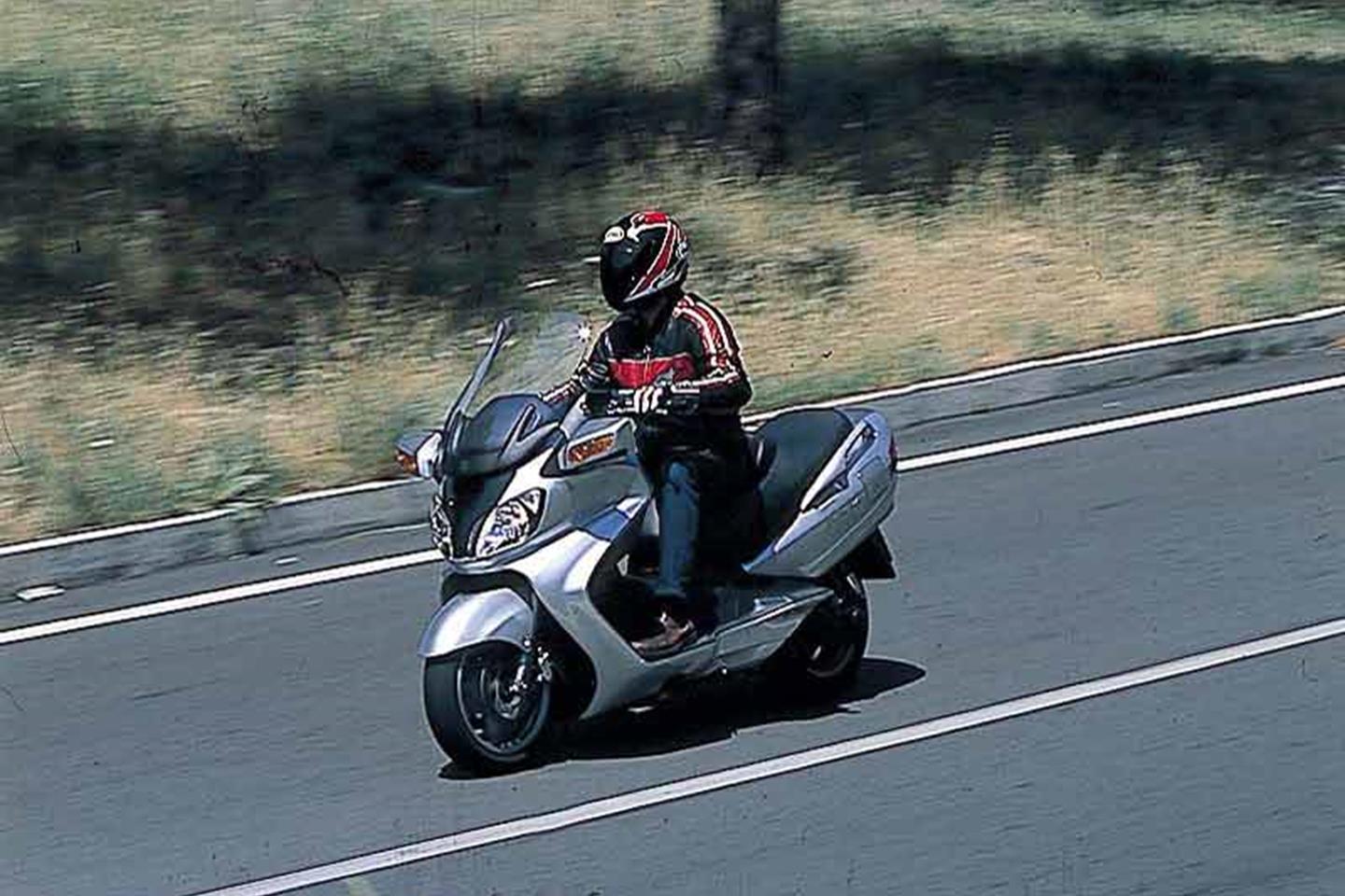 Suzuki Burgman 650 es demasiado pesado para sostener Suzuki Burgman 650 es demasiado pesado para sostener