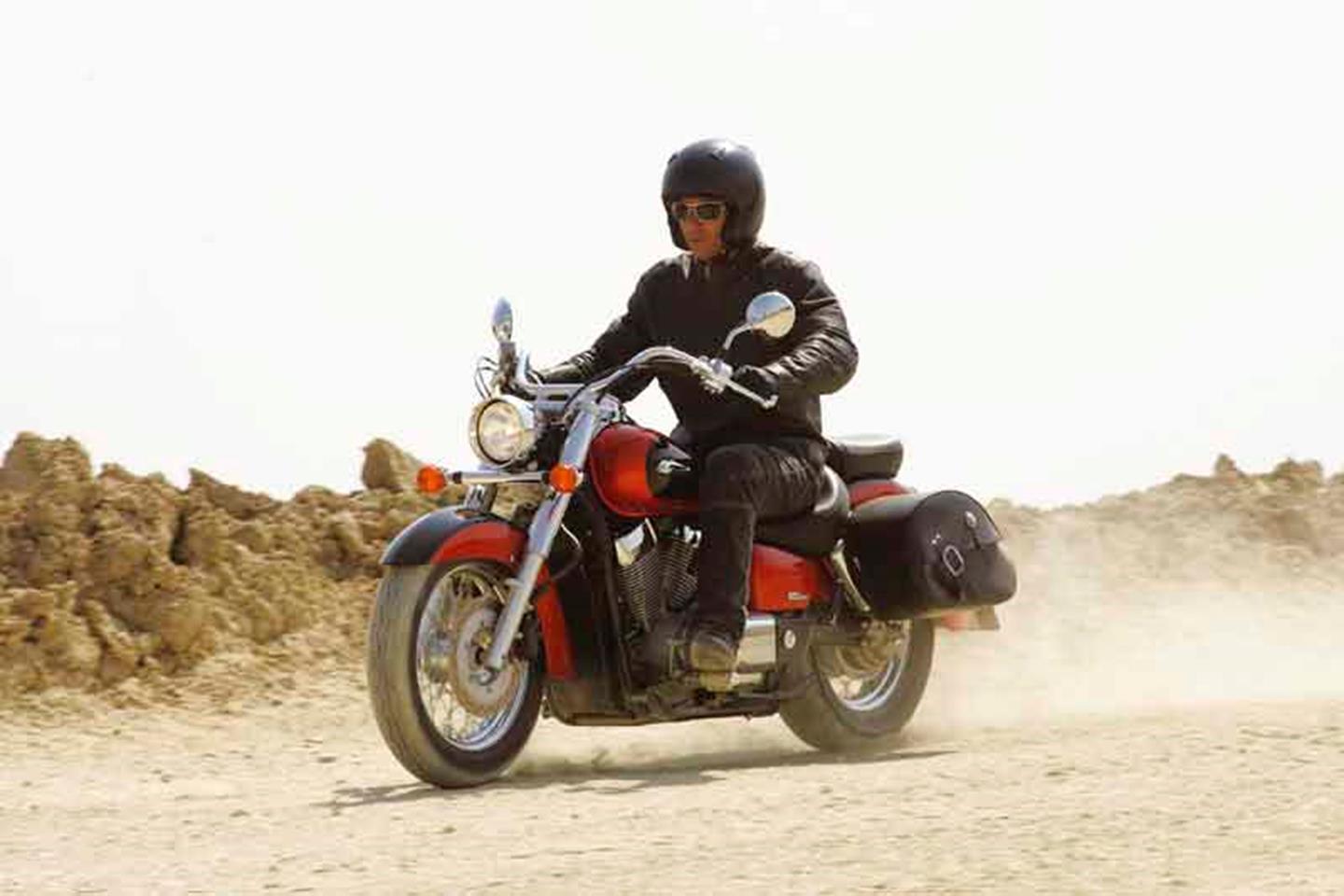 ¿Qué tan genial se ve este tipo en su Honda Shadow 750? ¿Qué tan genial se ve este tipo en su Honda Shadow 750?