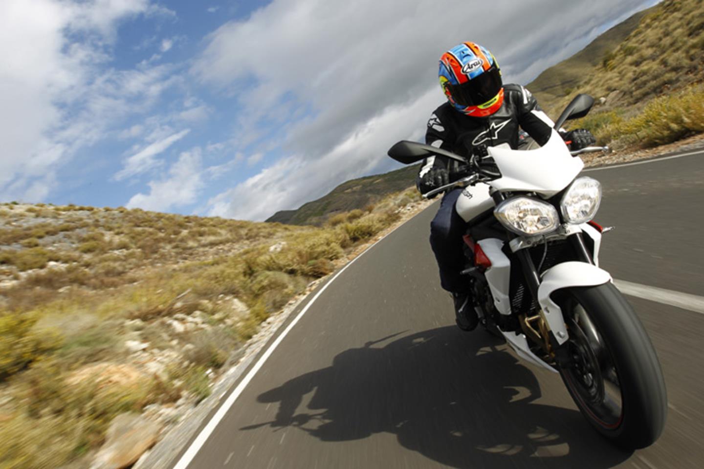 El motor Triumph Street Triple R tiene 105 caballos de fuerza El motor Triumph Street Triple R tiene 105 caballos de fuerza