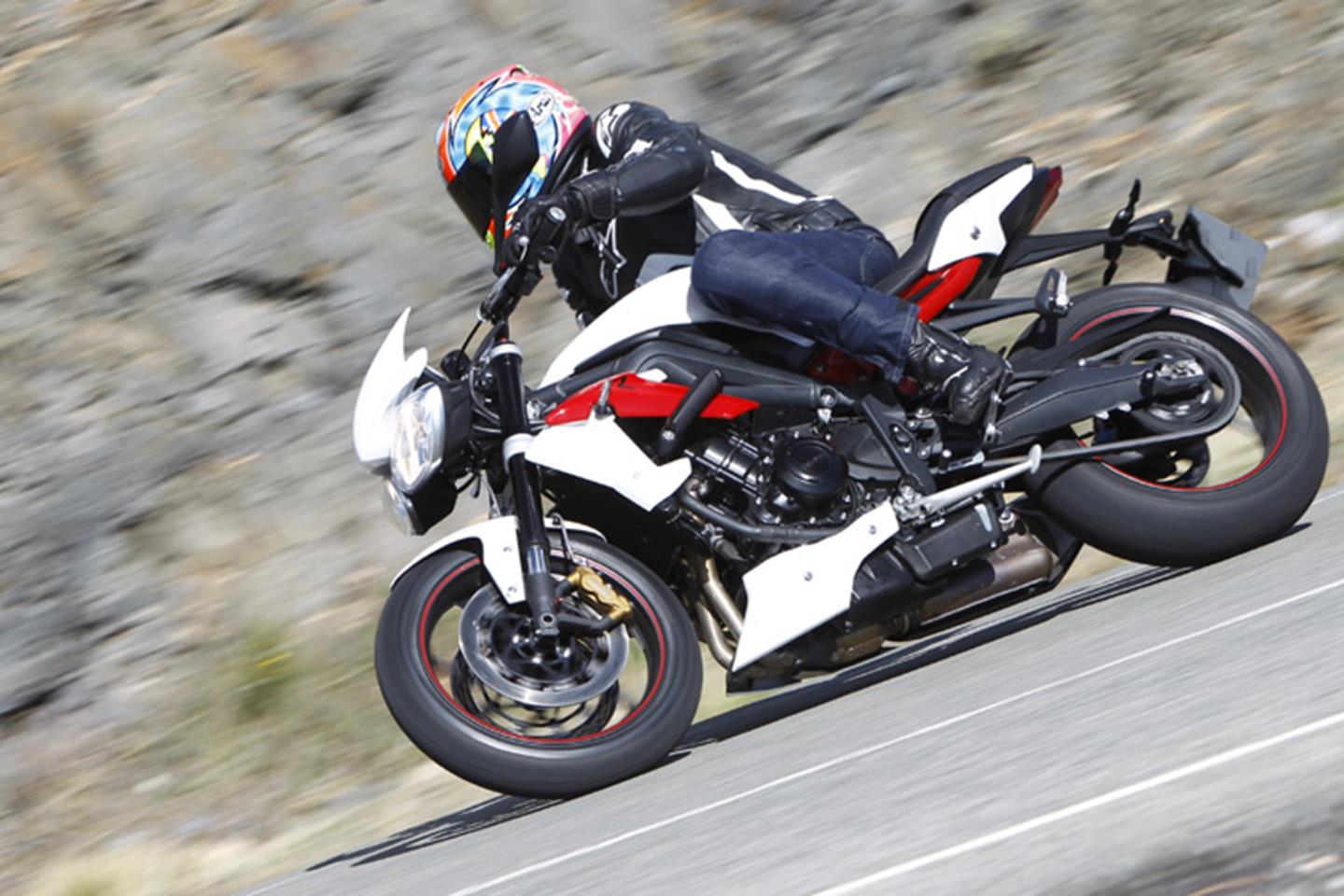 Triumph Street Triple R tiene un excelente manejo Triumph Street Triple R tiene un excelente manejo