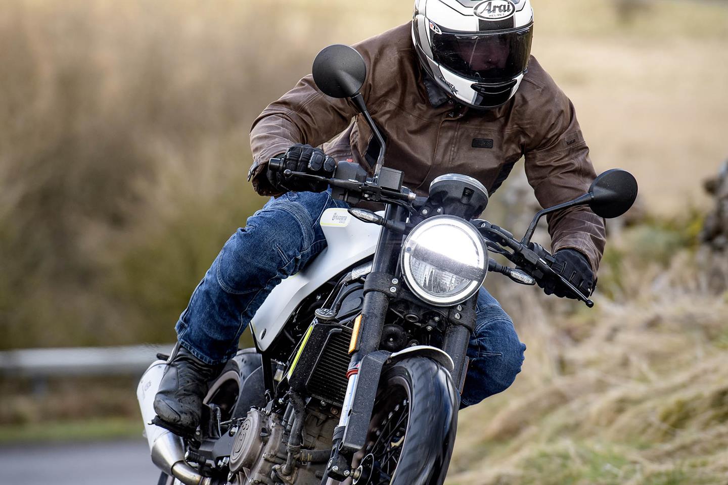 Husqvarna Vitpilen 401 tiene un embrague antirrebote para aquellos que están aprendiendo a conducir