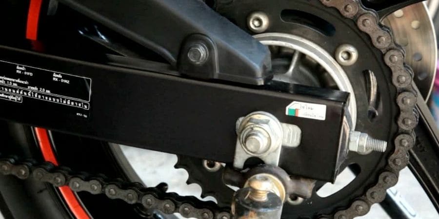 La mejor lubricación de cadenas de moto para un buen mantenimiento