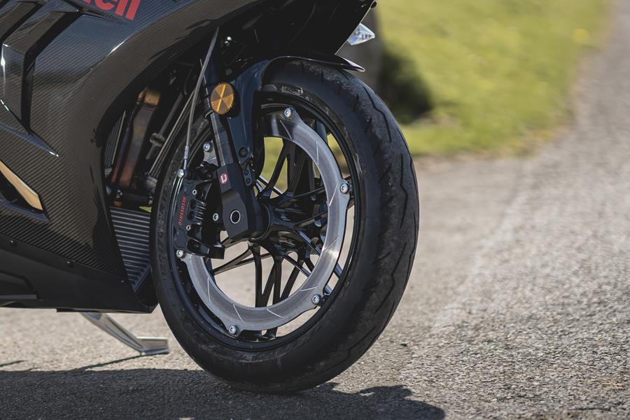 2025-on Buell Hammerhead 1190, close up image of rim-mounted front brake disc