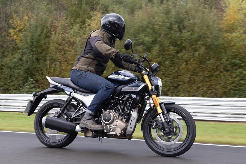 2025-on Hero Hunk 440 riding past