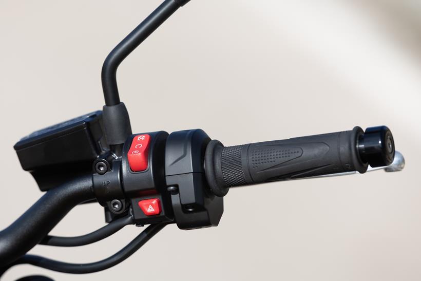 2026 Triumph Trident 660, close up image of throttle grip