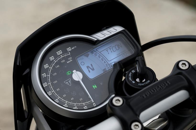 2026-on Triumph Tracker 400, close up of dash display