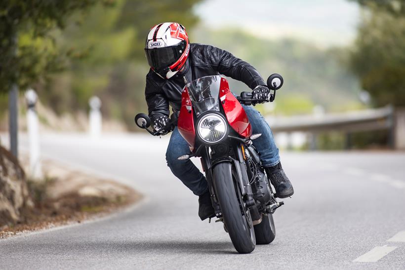 2026-on Triumph Thruxton 400 head on shot cornering