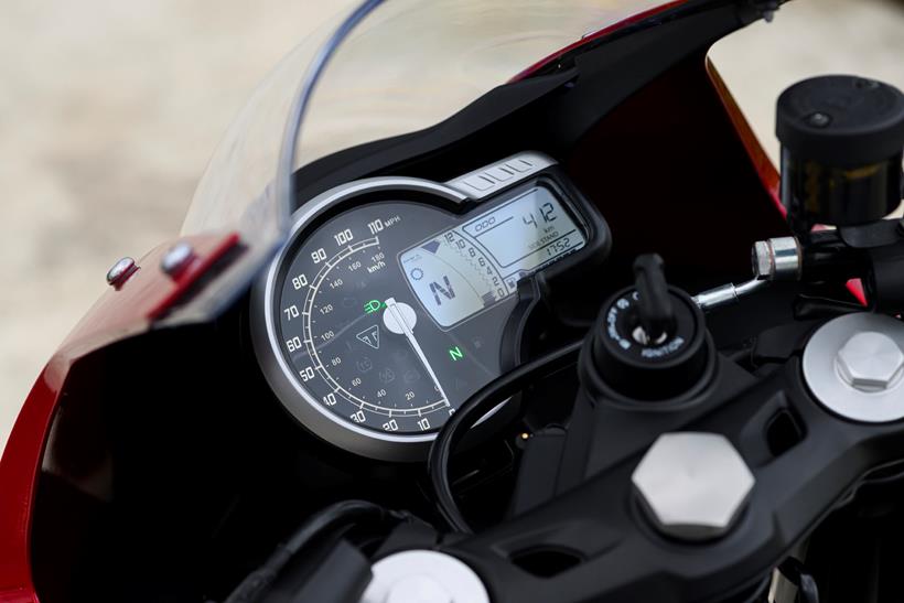 2026-on Triumph Thruxton 400 close up of the dash