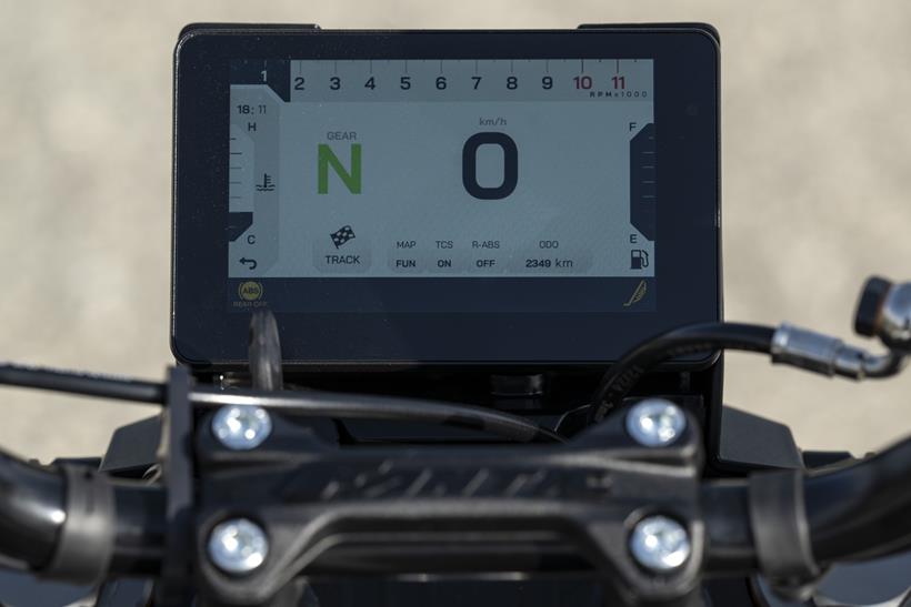 2026-on Fantic Stealth 500, TFT rider display