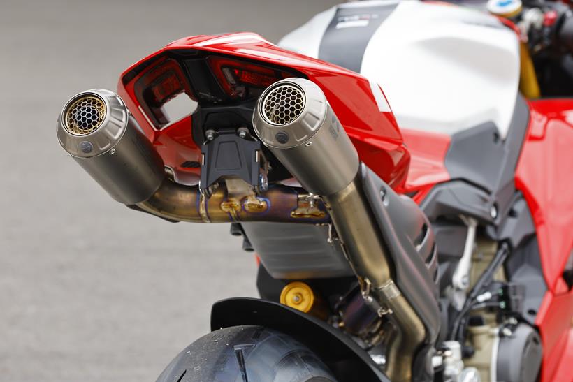 2026-on Ducati Panigale V4 R, accessory Akrapovič exhaust