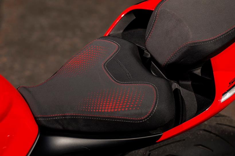 2026-on QJMotor SRK 921 RR detailed pic of the sear