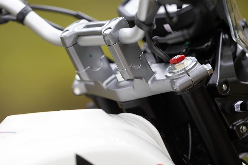 2026-on Hero xPulse 200 Pro handlebar risers and adjustable forks