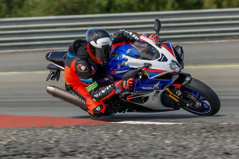 2026 Suzuki GSX-R1000R right knee down