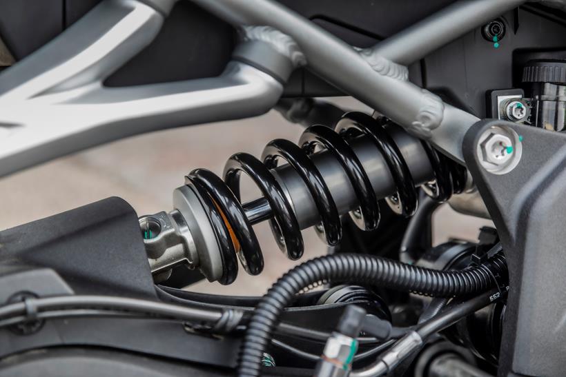 QJMotor SRK421RR, rear suspension