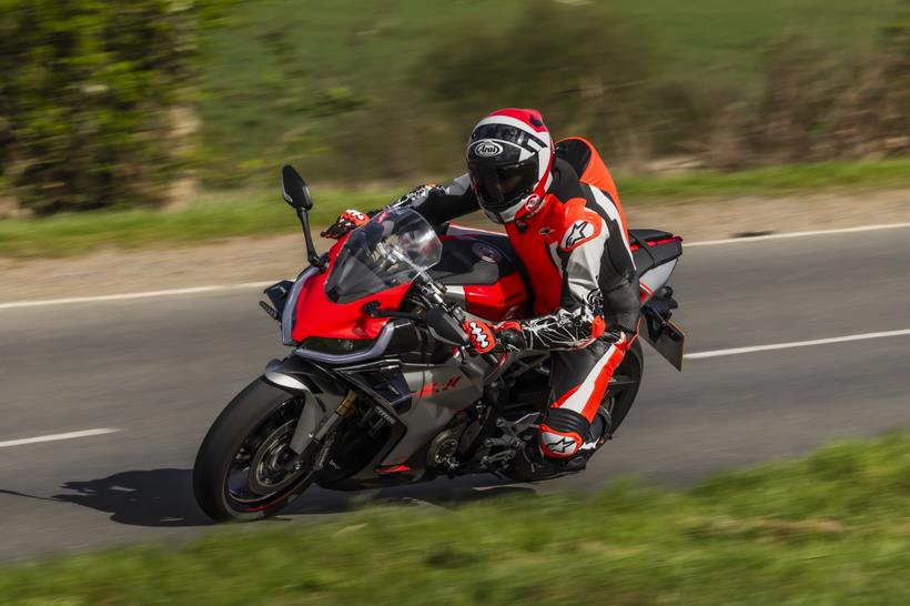 QJMotor SRK421RR, riding on a tarmac road