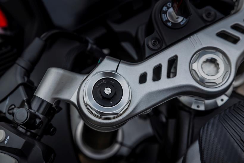 QJMotor SRK421RR, adjustable front forks