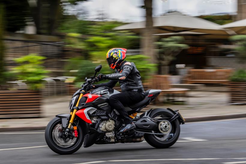 2026-on Ducati Diavel V4 RS cruising in town