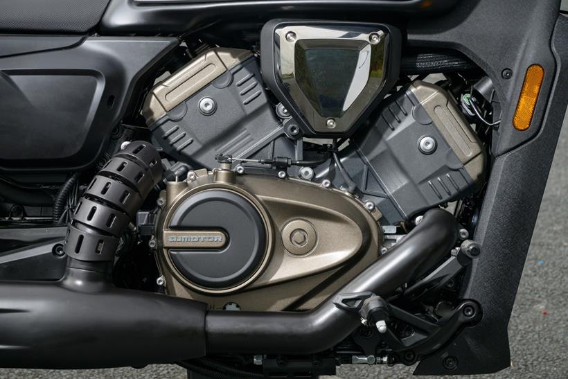 QJMotor SRV600V, close up of V4 engine