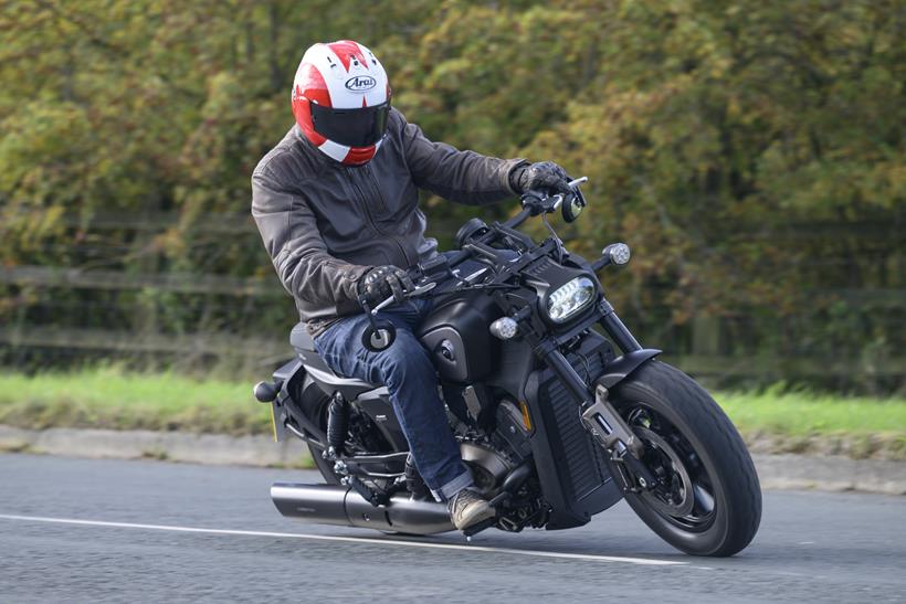 QJMotor SRV600V, leaning right around a turn.