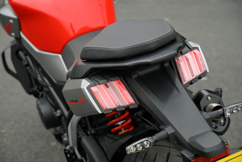 2025-on QJMotor SRK900, rear lights and seat
