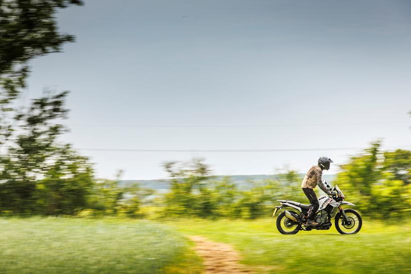 2026-on Moto Morini ALLTRHIKE 450 standing whilst riding
