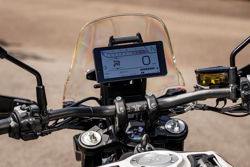 2026-on Moto Morini ALLTRHIKE 450 dash and cockpit view