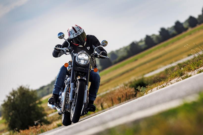 2026-on Royal Enfield Bullet 650 hustling along in the corners